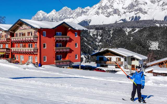 Hotel Pariente in Rohrmoos direkt an der Piste neben Schlepplift und Skischule